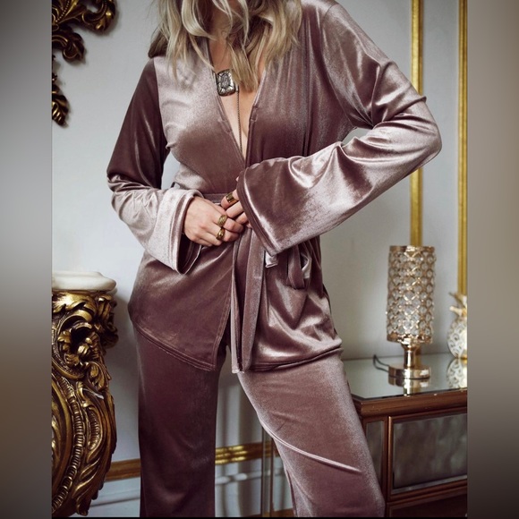 Coco Velvet Flare Set - Picture 1 of 2